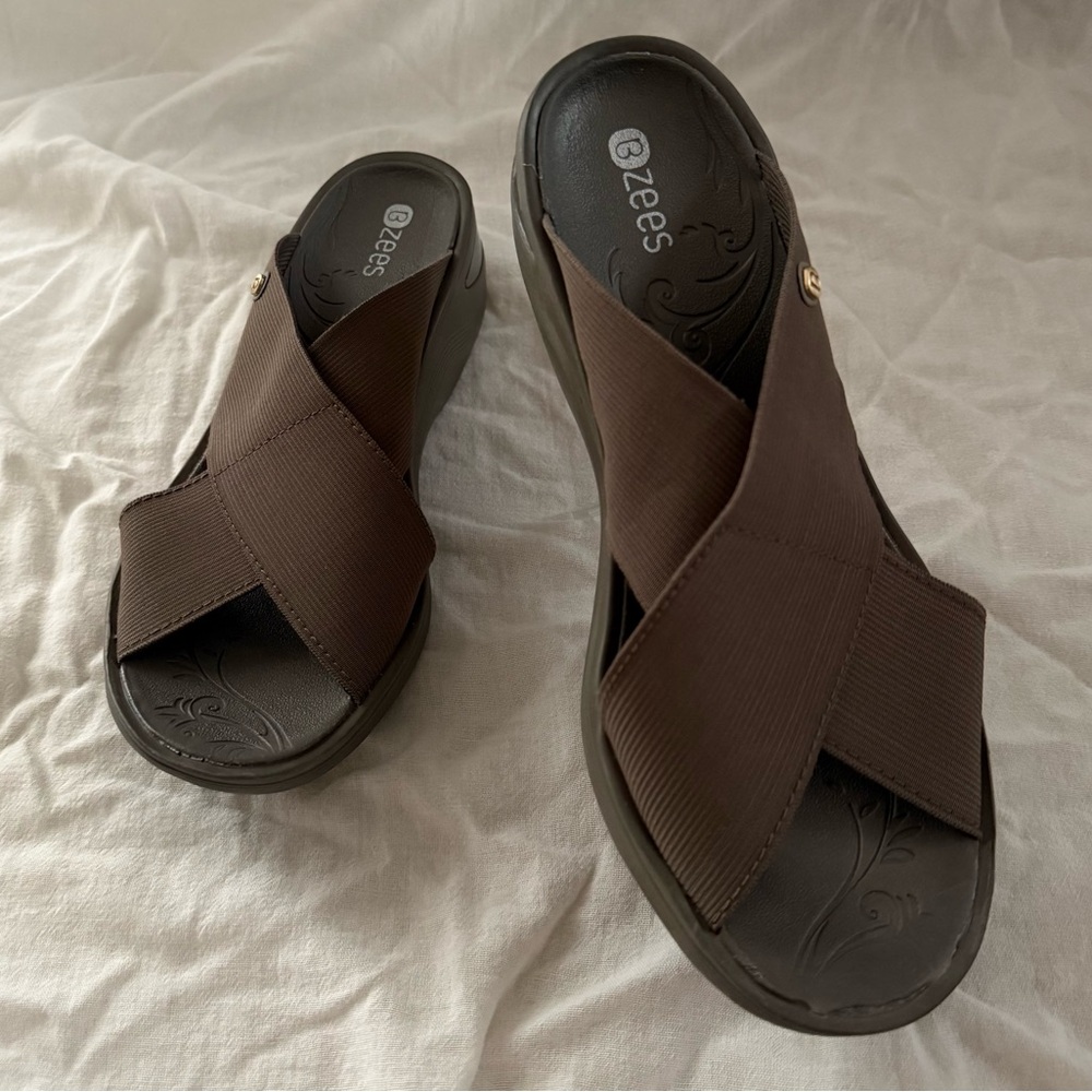 Bzees Brown Chunky Wedge Sandal Size 9.5